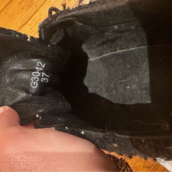 Chanel tweed sneakers size 37. Probably circa fw14 or fw15 Collectors item - Picture 4 of 7